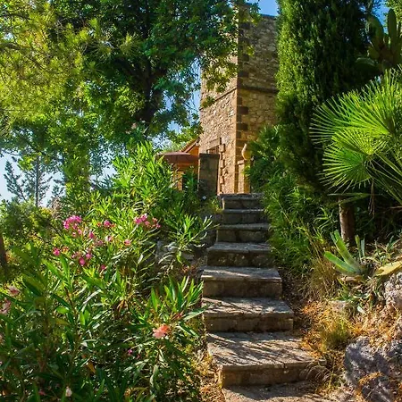 Holiday home Petromanos, A Unique Place With Dreamy Sunsets! *